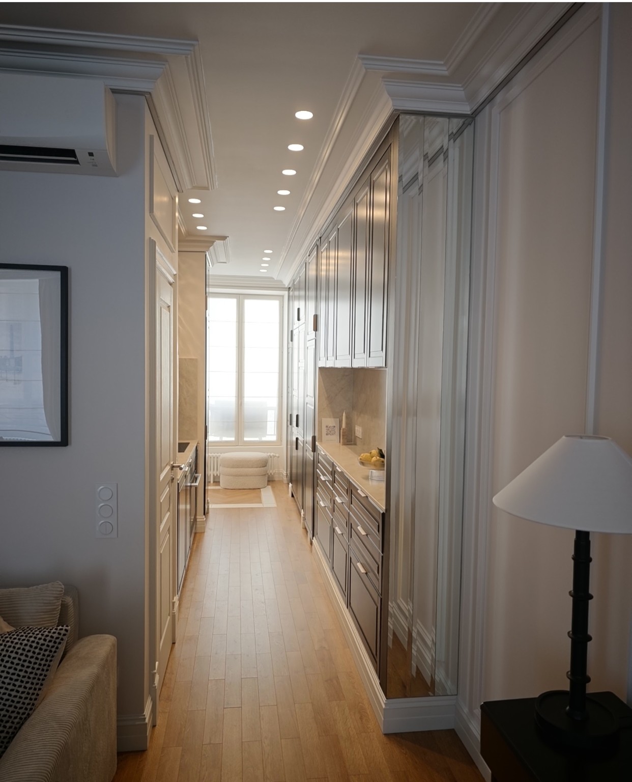 Couloir et cuisine sur mesure après rénovation
